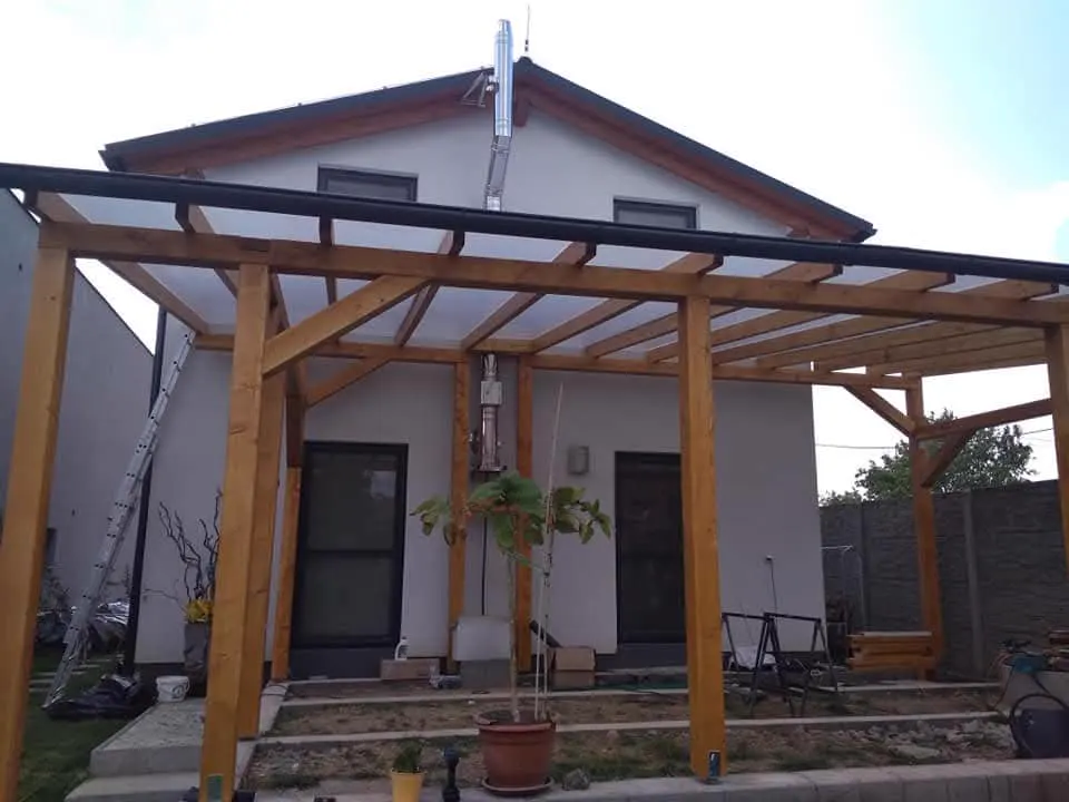 Drevená pergola pred rodinným domom